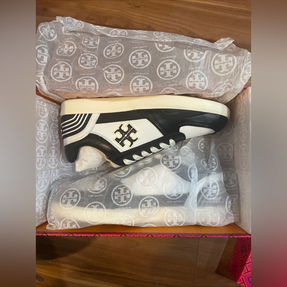 Tory Burch Clover Court black white sneaker 7.5